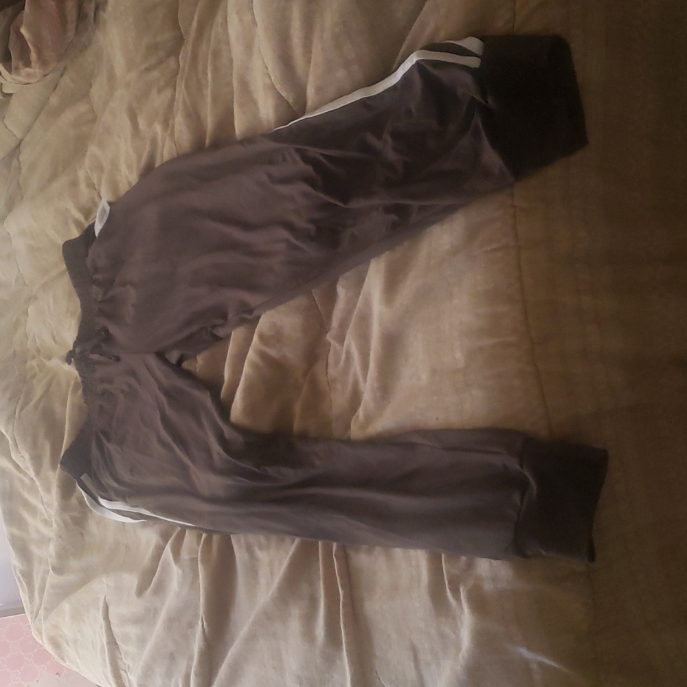 I'm selling joggers that I got but there to big for me